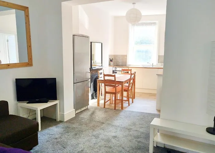 Entire Floor 2 Bedrooms On Westcliff Bournemouth, United Kingdom