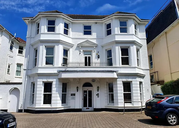 Top Quality Beach Front Apartment Sleep Up To 7 Guests Bournemouth, United Kingdom
