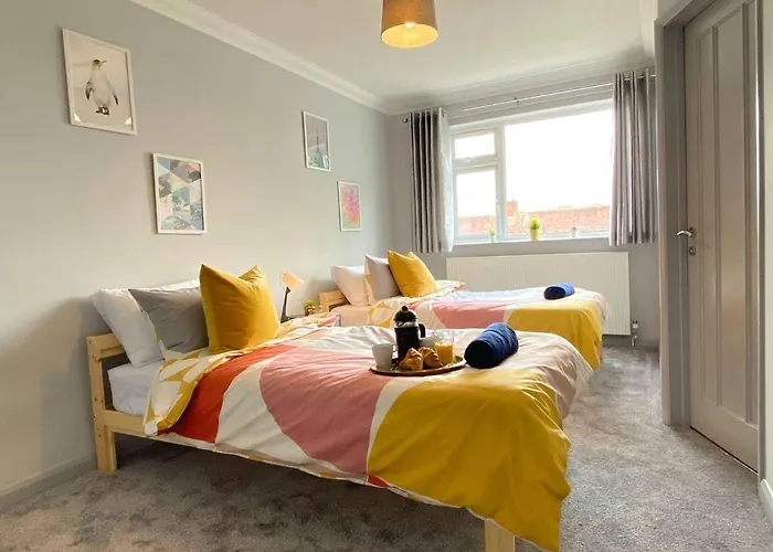Seaside Serenity: 4-Bedroom Beach House with Garden Bournemouth, United Kingdom