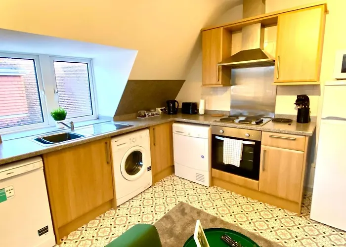Stylish Beachside Haven: 2-Bedroom Apartment Near Bournemouth, United Kingdom