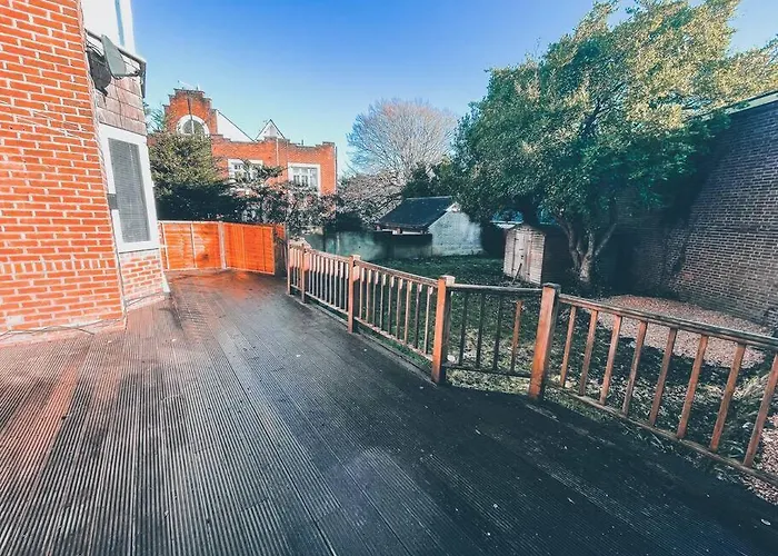 Modern 3 Ground Floor Parking And Garden Apartment Bournemouth, United Kingdom