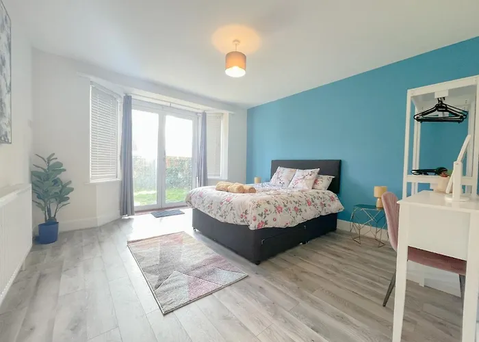Large 3 Bedroom & 2 Bath - Ground Floor With Parking Bournemouth, United Kingdom