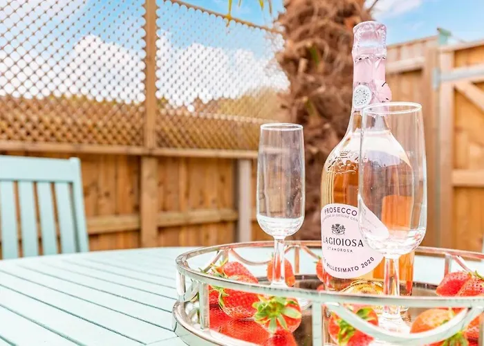 Seaside Annex By Bournecoast - A Lovely Apartment With A Patio Near The Sandy Beaches - Fm5286 Bournemouth, United Kingdom