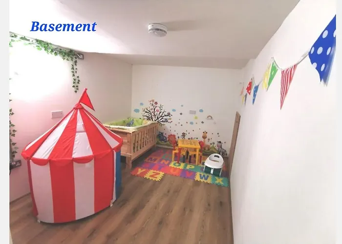 4 Sleeps And Travel Cot- Close To Beach And Restaurants Bournemouth, United Kingdom