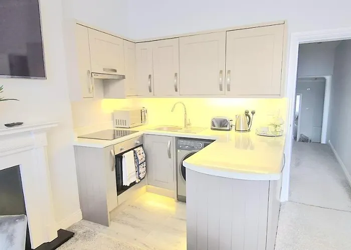 Spacious 3 Bed Flat Near The Sea With Parking Bournemouth, United Kingdom