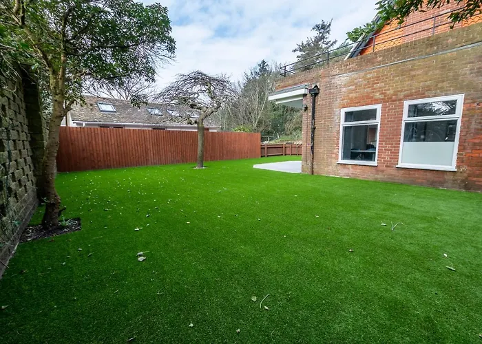 The Manor - Large Luxury Home In Bournemouth - Sleeps 12+, United Kingdom