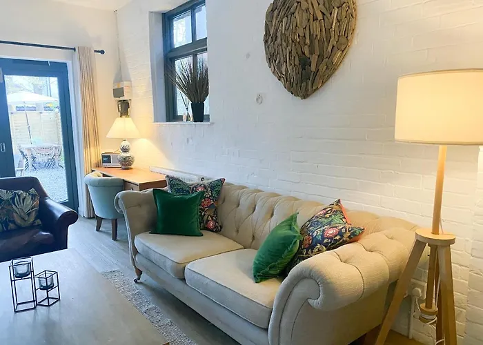 The Coach House - Bournemouth Villa, United Kingdom