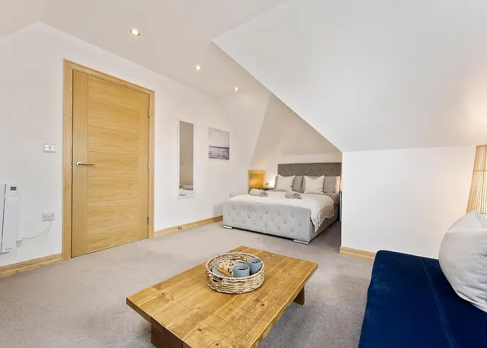 Coastal Charm Townhouse: Renovated 3-Bedroom with Parking Bournemouth, United Kingdom