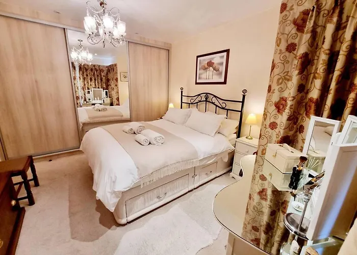 Cosy Family Haven: Spacious 3-Bedroom Retreat In Christchurch Bournemouth, United Kingdom