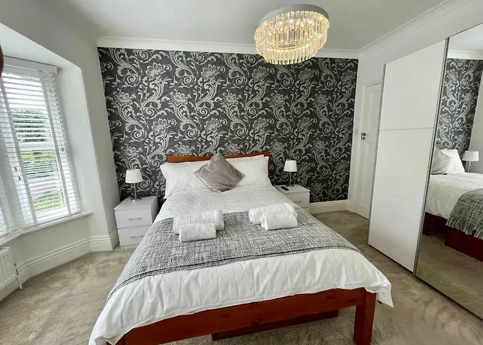 Modern 2 Bed Flat W Parking, Dog Friendly, Central Bournemouth, United Kingdom