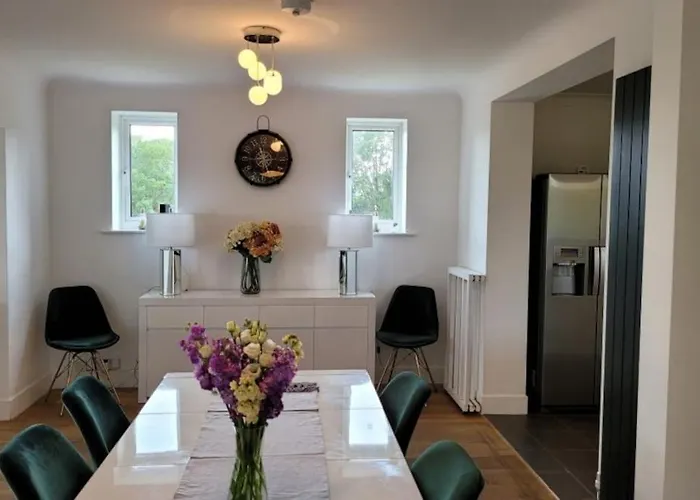 Glen Hurst By Bournecoast - A Modern Detached Town Centre Holiday Home With A Snug, Games Room And Garden - Hb3114 Bournemouth, United Kingdom