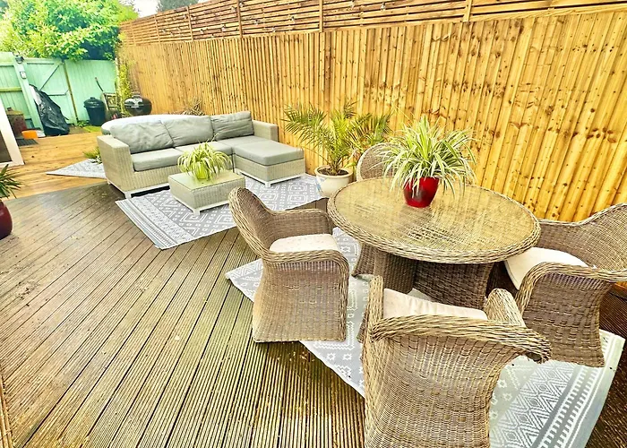 Large Family Home With Hot Tub - Sky Sports - Water Bed - Free Parking Bournemouth, United Kingdom