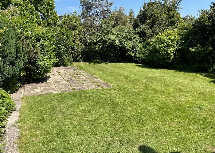 Lovely Bournemouth Cottage With Beautiful Large Garden, 5 Min To The Beach By Car, United Kingdom