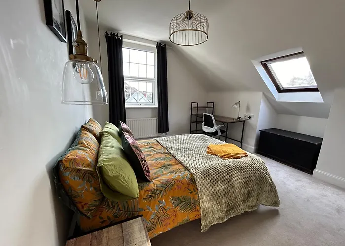 Seaside Rentals Bournemouth - Cosy 2Br, 4-6Ppl, Beach 5 Min Walk, Park 2 Cars, Fast Wifi, United Kingdom