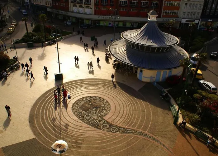 Viewpoint 1 By Bournecoast - A Clifftop Apartment With Garden And Parking - Fm827 Bournemouth, United Kingdom