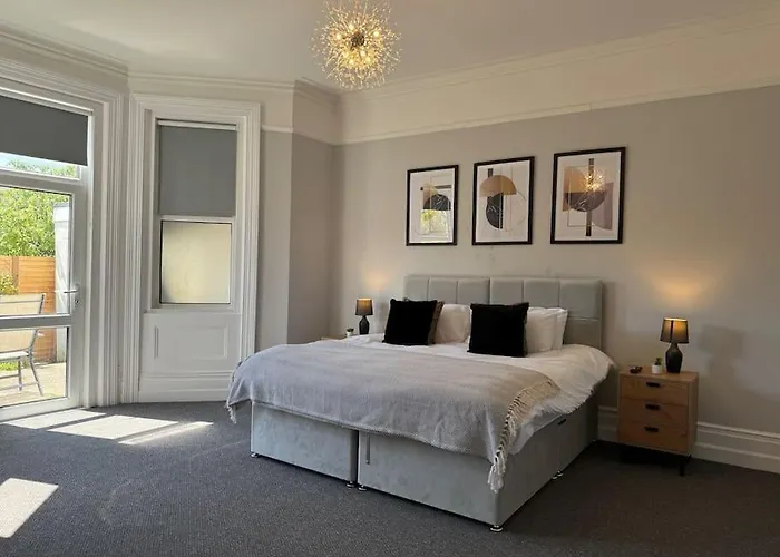 Spacious, Modern 3 Bedroom Apartment With Parking Bournemouth, United Kingdom