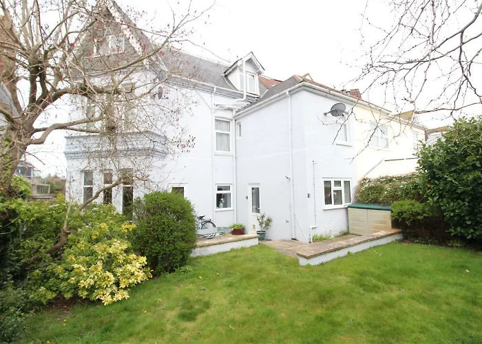 2 Bed Garden Apartment By Beach In Alum Chine, Bournemouth, United Kingdom