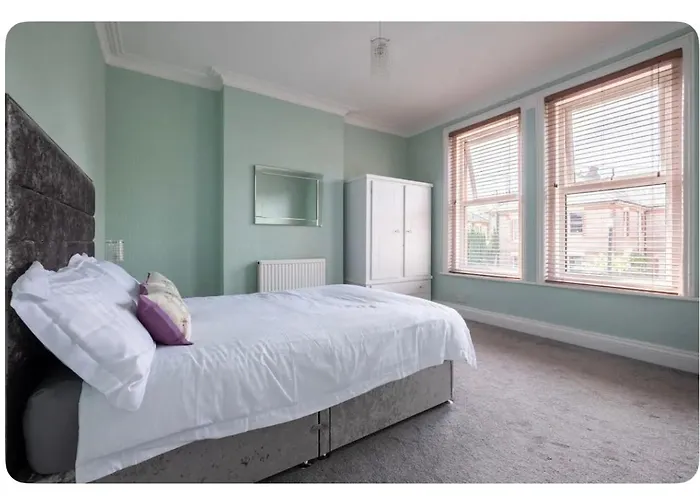 Beautiful Garden Flat In Bournemouth - First Floor Apartment, United Kingdom