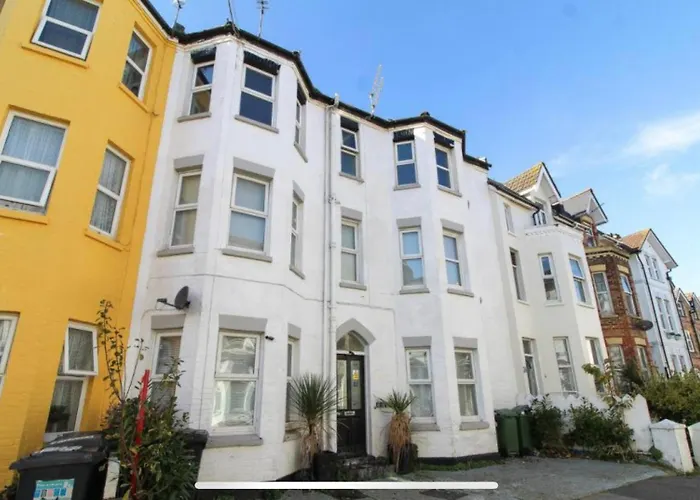 Modern Town Centre Flat - Free Shared Parking, King Size Bed, 5 Minutes Walk To Beach Bournemouth, United Kingdom