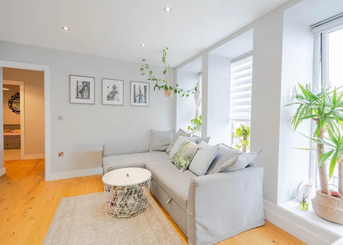Stunning Bright Two Bedroom Apartment In Southbourne