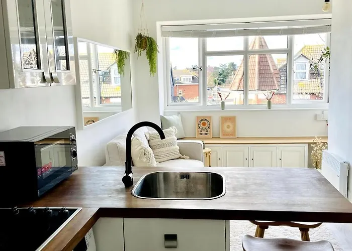 Boho Breeze - 1 Bed Apartment Near The Sea Bournemouth, United Kingdom