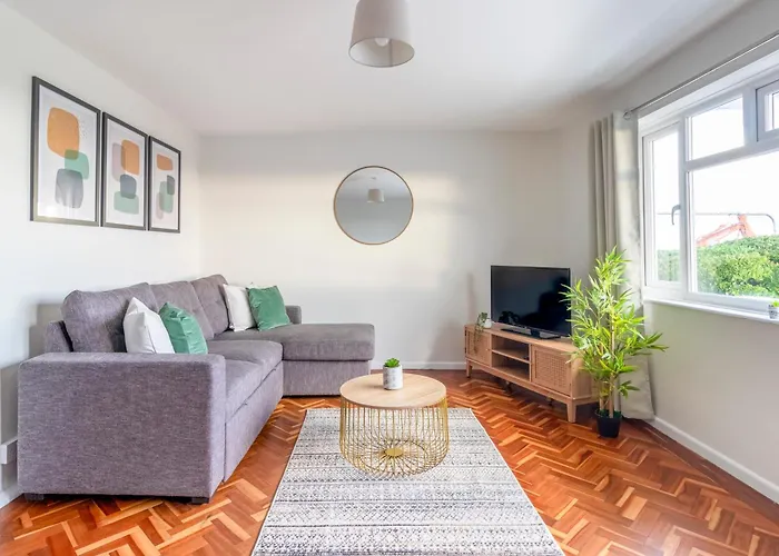 Spacious Sea View 2 Bedroom Sleeps 6-Free Parking Bournemouth, United Kingdom