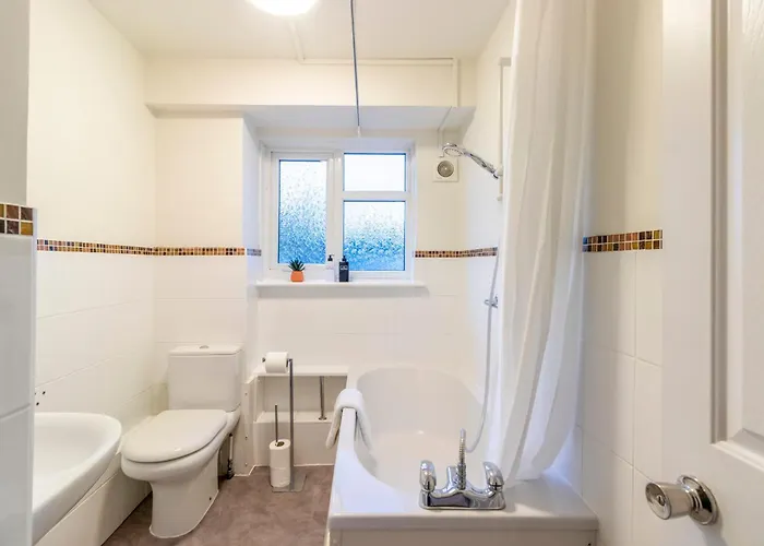 Beautiful Sea View 2 Bedroom Sleeps 6-Free Parking Bournemouth, United Kingdom