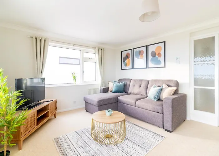 Panoramic Sea View 2 Bedroom Sleeps 6-Free Parking Bournemouth, United Kingdom