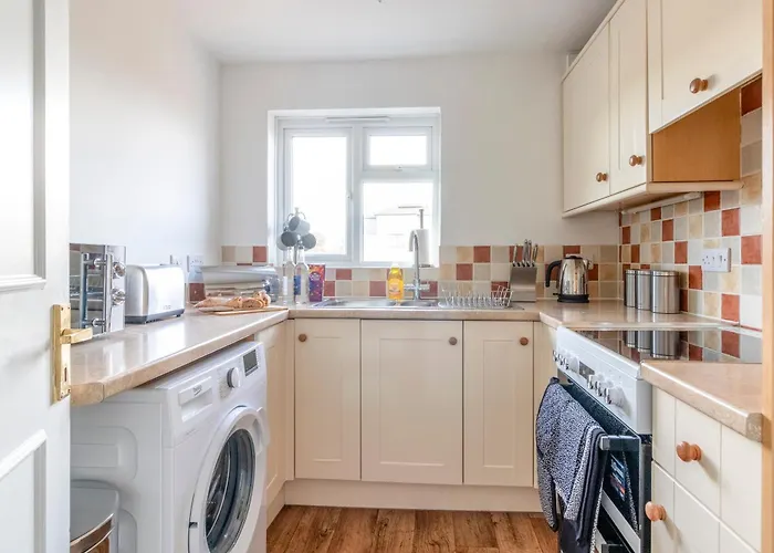 Large Sea View 2 Bedroom Sleeps 6 - Free Parking Bournemouth, United Kingdom
