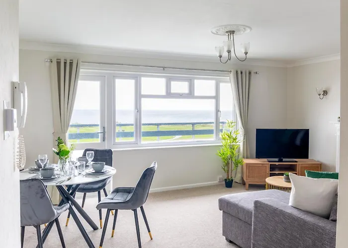 Breath Taking Sea View 2 Bedroom Sleeps 6- Parking Bournemouth, United Kingdom