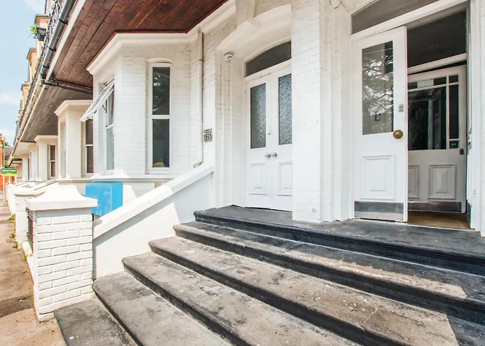 Oyo The Lodge Bournemouth