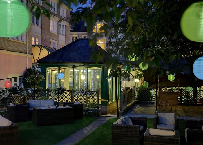Norfolk Royale Hotel