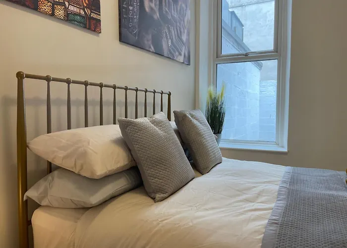 Cosy Modern Pet Friendly Garden 5 Min To Station Apartment Bournemouth, United Kingdom