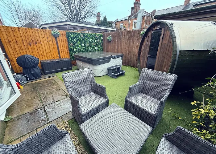 Holiday Home Hot Tub & Sauna Bournemouth, United Kingdom