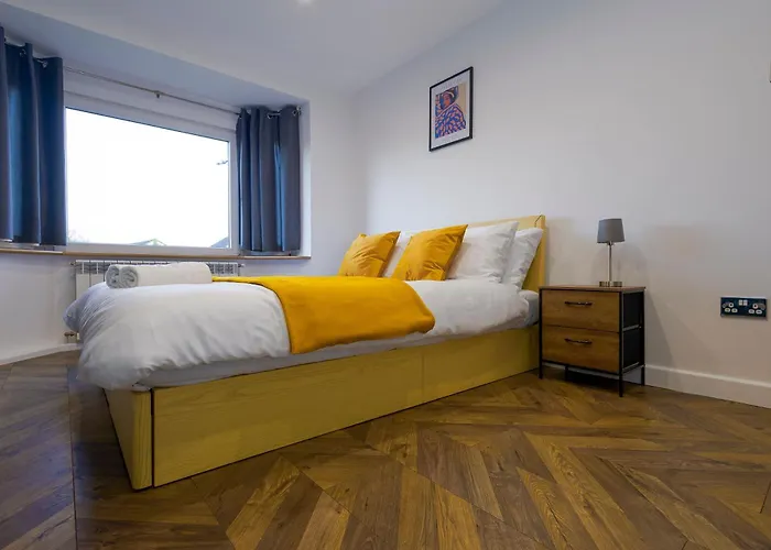 Private Luxe Bournemouth 5Br-7 Beds-3 Bath-Garden-Parking Villa, United Kingdom