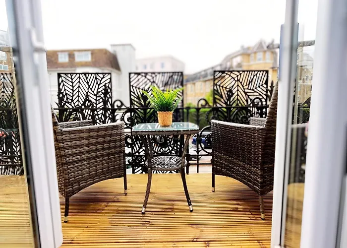Bournemouth Sea View Apartment With Balcony, Minutes From Award Winning Beach And Pier, United Kingdom