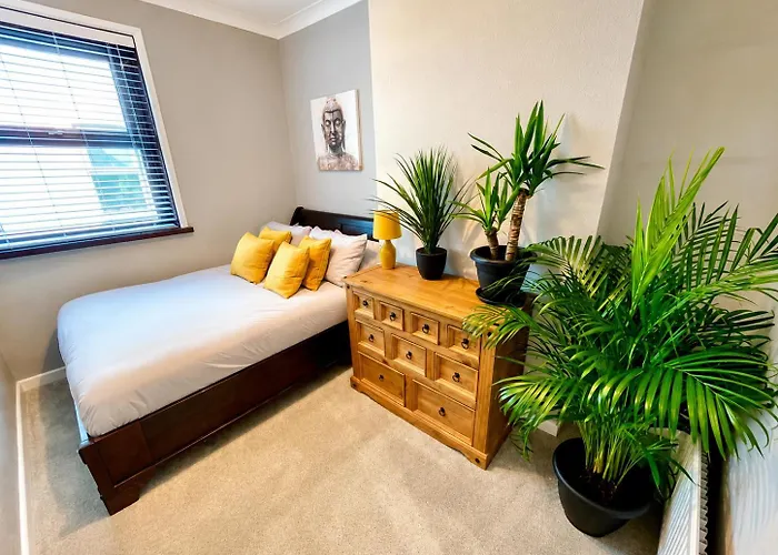 Cozy Two Bedroom Apartment - A Stroll From Gardens To Beach - With Parking And Wifi Bournemouth, United Kingdom