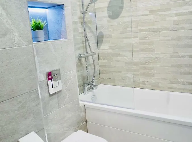 Luxury 3 Bedroom Apartment Near Bournemouth Beach & Poole, United Kingdom